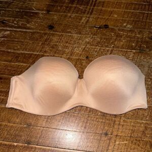 Victoria’s Secret nude satiny 32D lined strapless bra